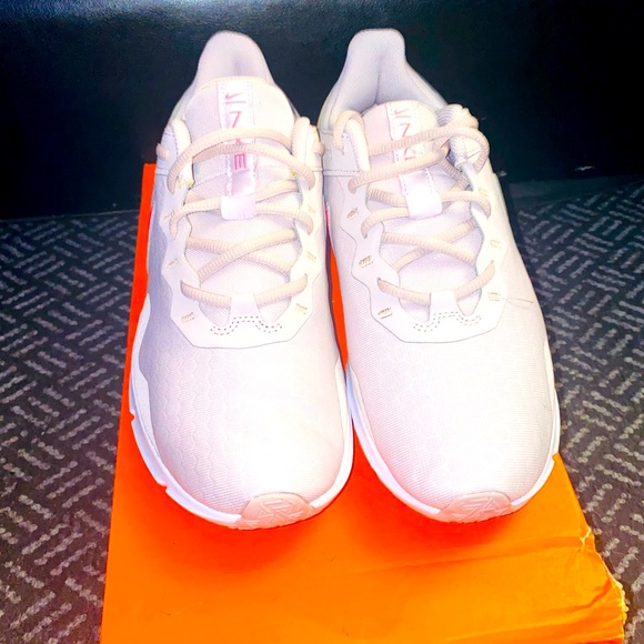 Women’s Nike Athletic running shoes - Picture 4 of 7